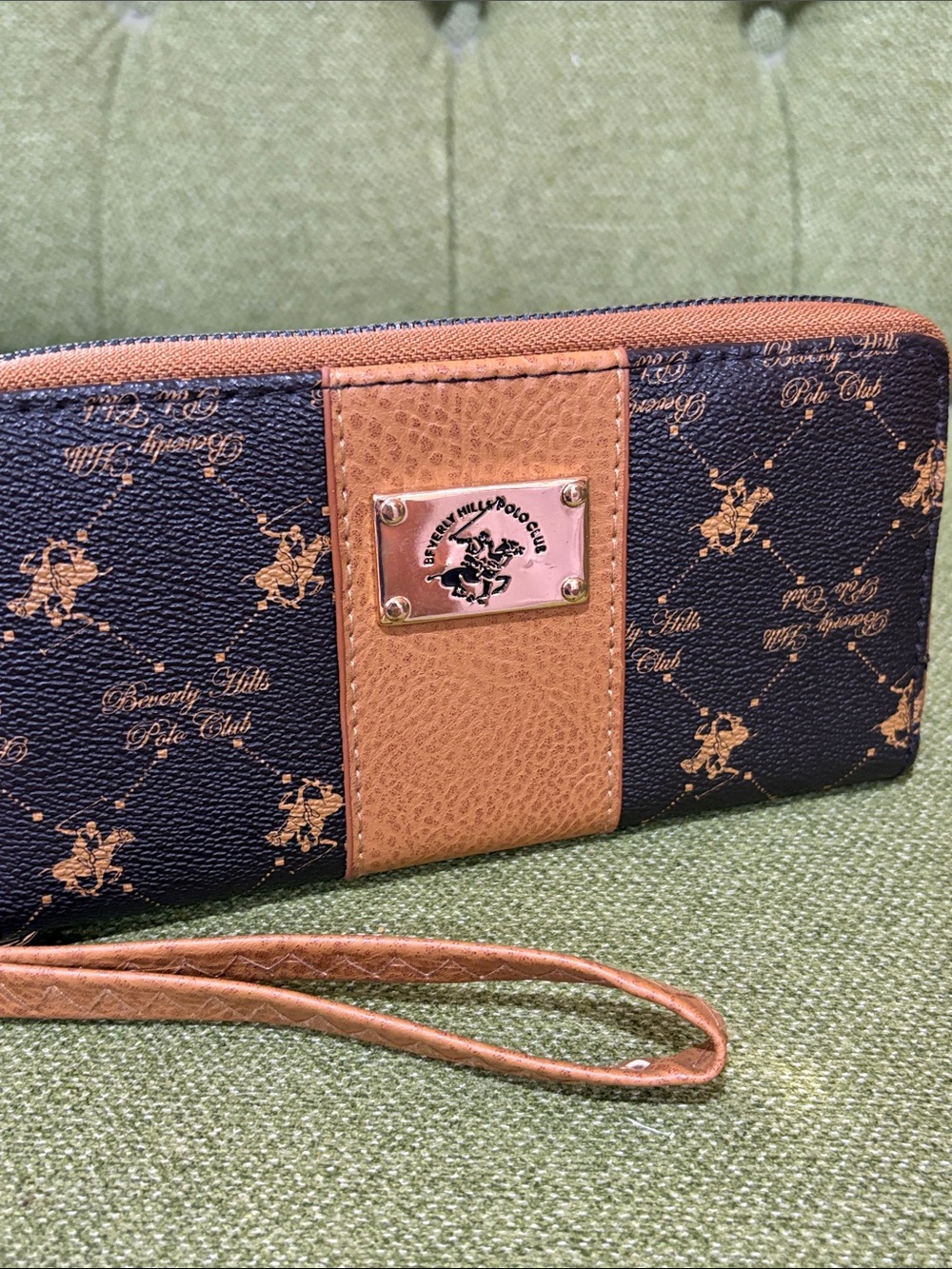 Polo wristlet